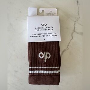 ALO Yoga Unisex Half-Crew Throwback Socks - Brownstone